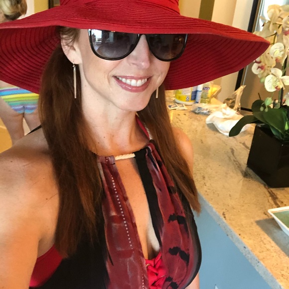 Meet your Posher, Amber - Picture 15 of 16